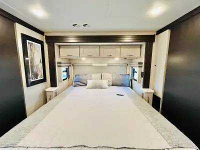 2025 Thor Motor Coach INCEPTION 38DA photo 17