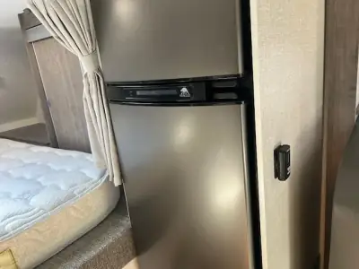 2022 Lance Truck Camper Short Bed 855S photo 18