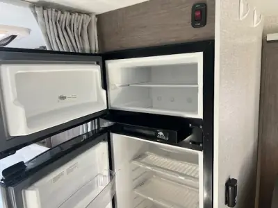 2022 Lance Truck Camper Short Bed 855S photo 19