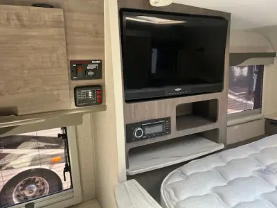 2022 Lance Truck Camper Short Bed 855S photo 13