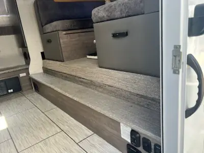 2022 Lance Truck Camper Short Bed 855S photo 9