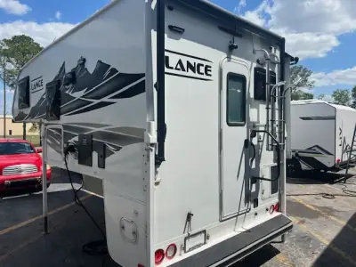 2022 Lance Truck Camper Short Bed 855S photo 3