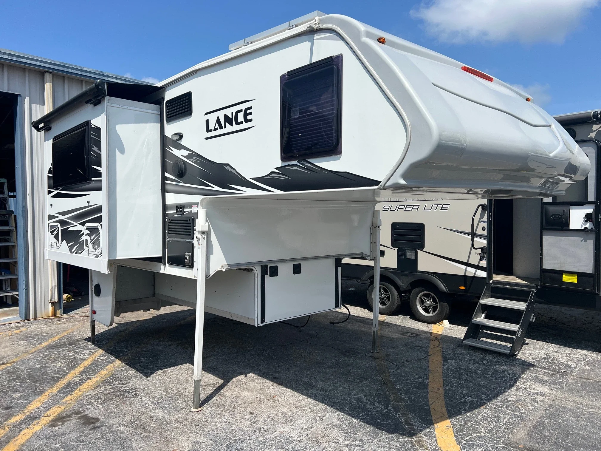 2022 Lance Truck Camper Short Bed 855S exterior