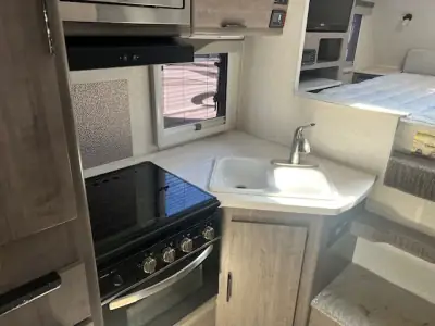 2022 Lance Truck Camper Short Bed 855S photo 11