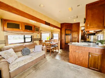 2011 Jayco EAGLE SUPER LITE 31.5 RLDS photo 11