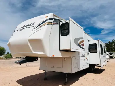 2011 Jayco EAGLE SUPER LITE 31.5 RLDS photo 2