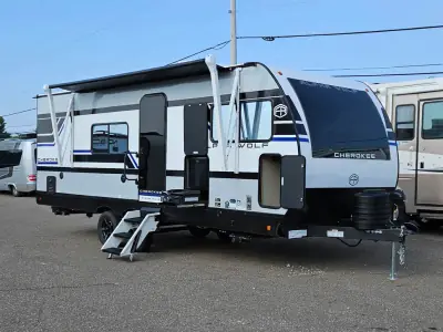 2027 Forest River Cherokee Alpha Wolf 25FKX exterior
