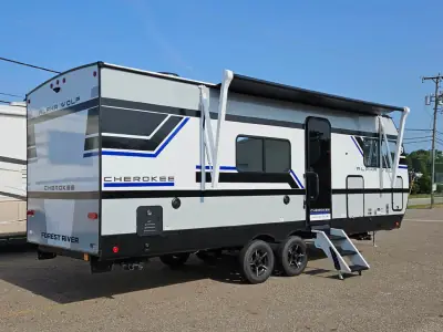2027 Forest River Cherokee Alpha Wolf 25FKX photo 10