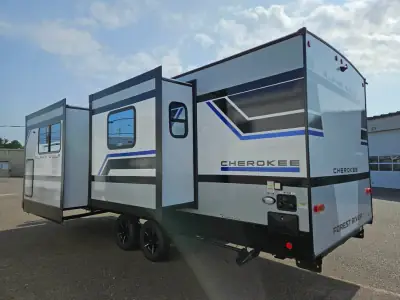 2027 Forest River Cherokee Alpha Wolf 25FKX photo 7