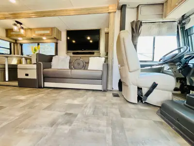 2021 Coachmen MIRADA 350S photo 11