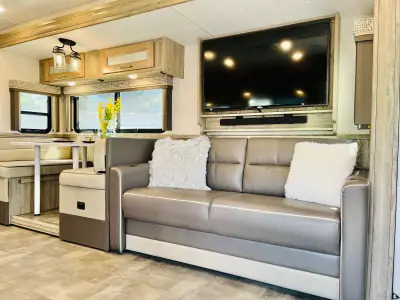 2021 Coachmen MIRADA 350S photo 13
