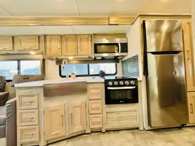 2021 Coachmen MIRADA 350S photo 17