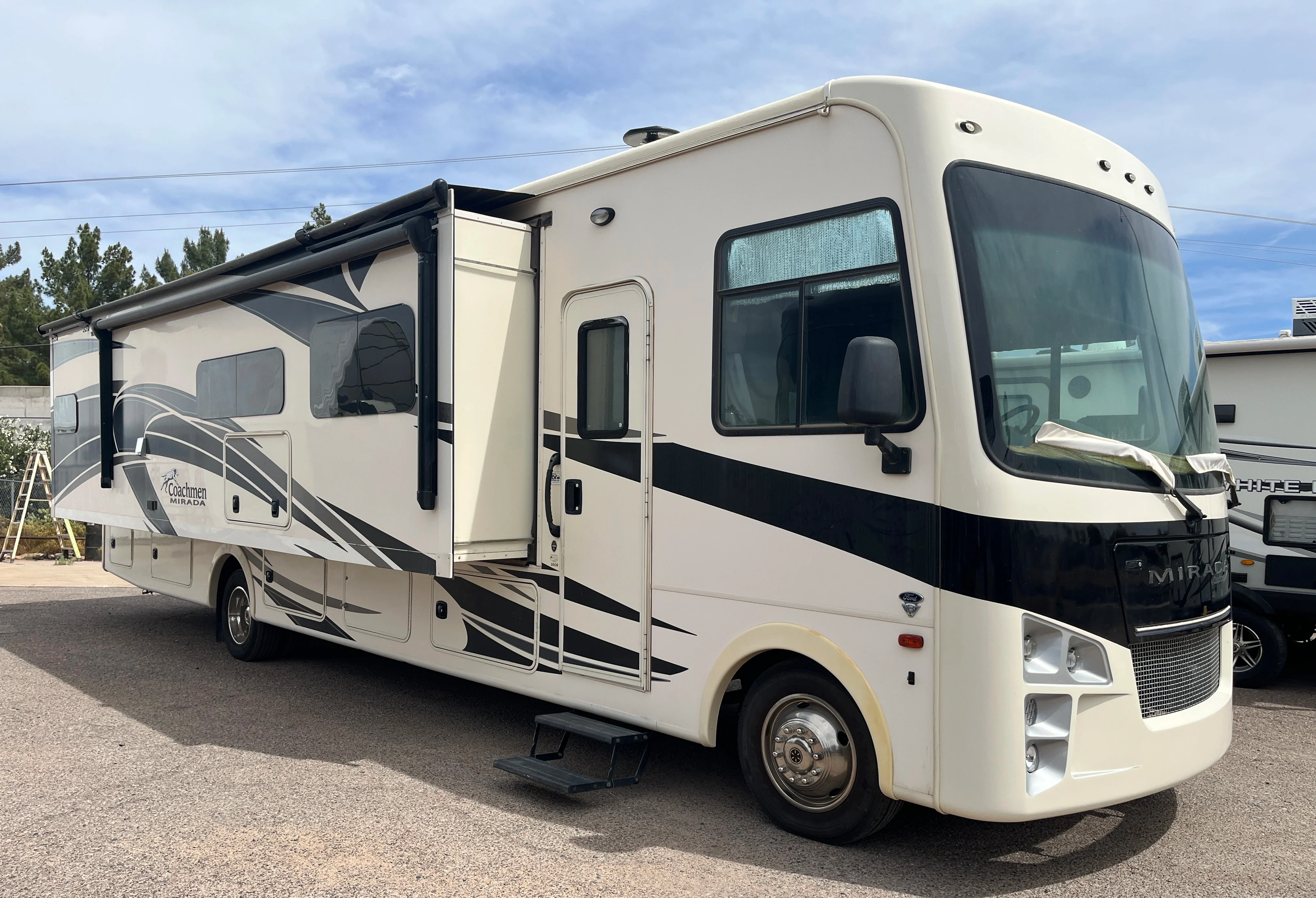 2021 Coachmen MIRADA 350S exterior
