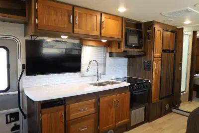 2022 Winnebago Minnie Winnie 31K photo 12