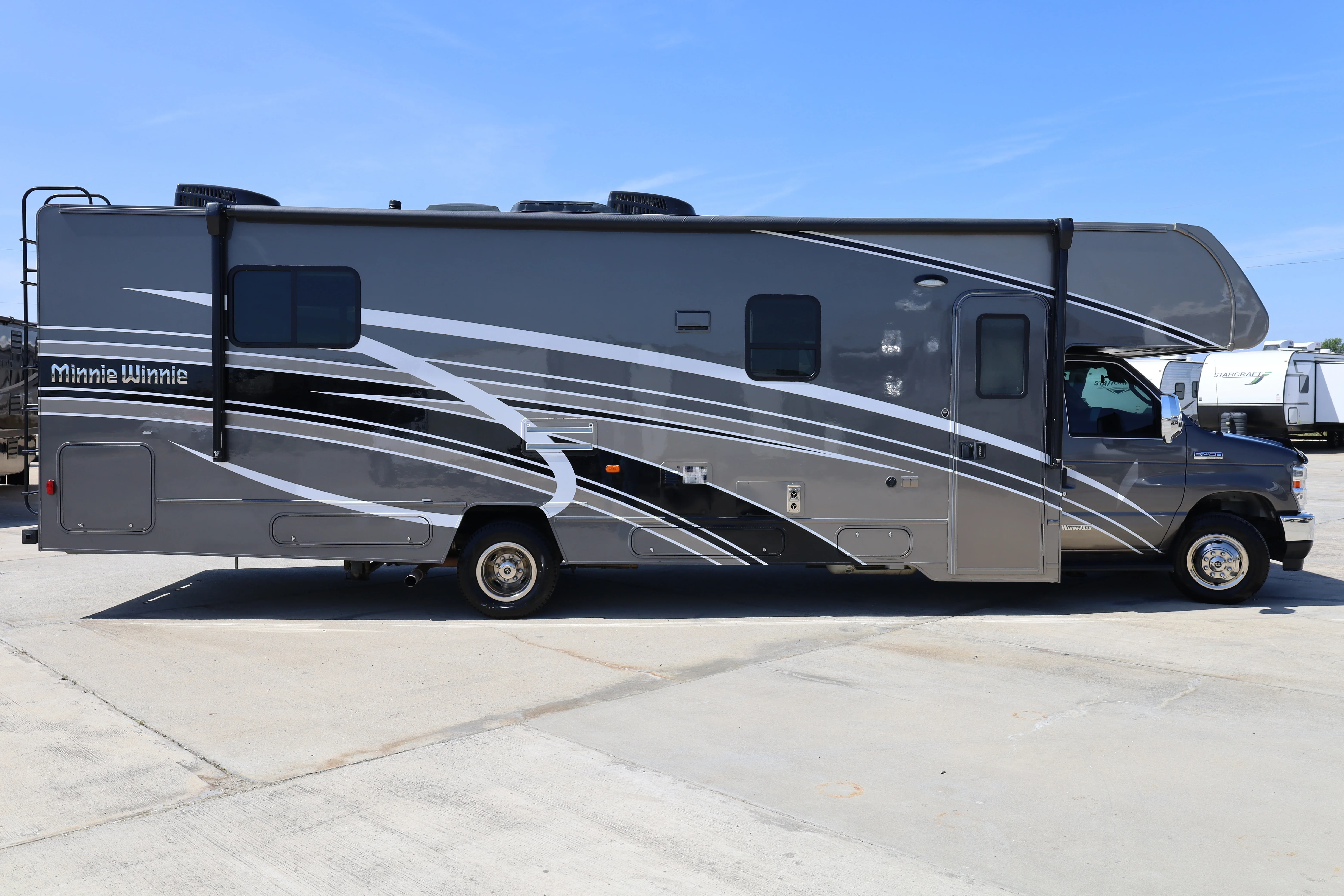 2022 Winnebago Minnie Winnie 31K exterior