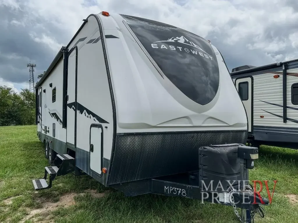 2020 East To West Alta 2850KRL exterior