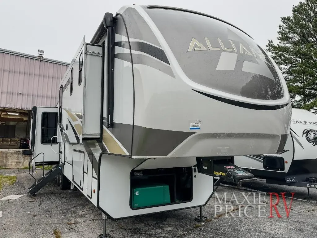 2021 Alliance Paradigm 370FB exterior