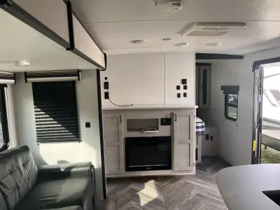 2023 Heartland MALLARD M33 photo 3