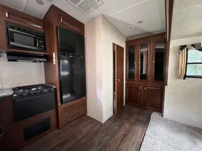 2014 Keystone KEYSTONE LAREDO 293SBH photo 5