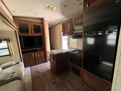 2014 Keystone KEYSTONE LAREDO 293SBH photo 3