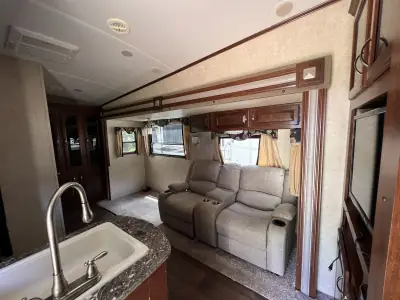 2014 Keystone KEYSTONE LAREDO 293SBH photo 9