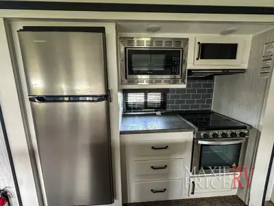 2022 Palomino Puma 32BH2B photo 24