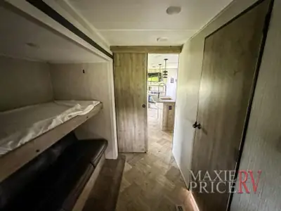 2022 Palomino Puma 32BH2B photo 37