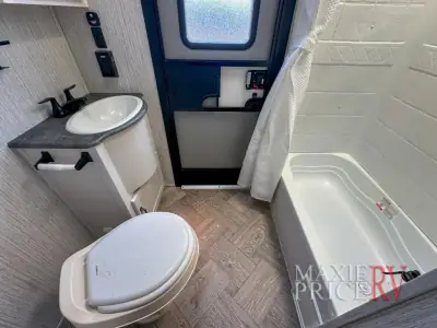 2022 Palomino Puma 32BH2B photo 38