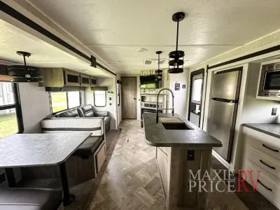 2022 Palomino Puma 32BH2B photo 48