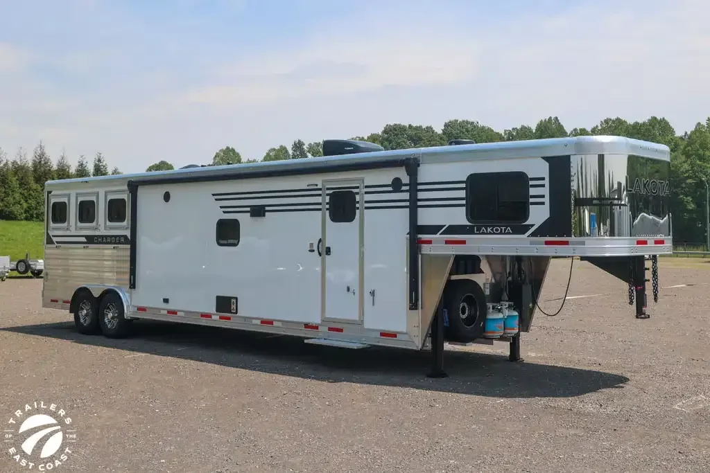 2027 Lakota Charger CH8316SR exterior