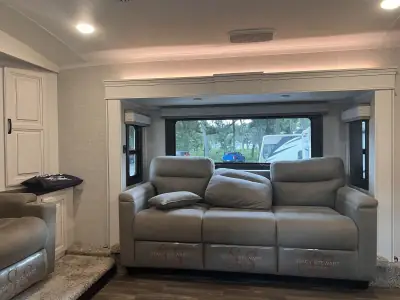 2024 Jayco NORTH POINT 382FLRB photo 11