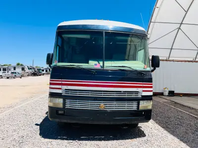 1999 Fleetwood PACE ARROW 36B photo 2