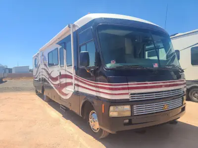 1999 Fleetwood PACE ARROW 36B photo 4