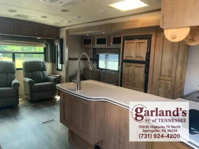 2018 Forest River Flagstaff V-Lite 30WRLIKSV photo 4