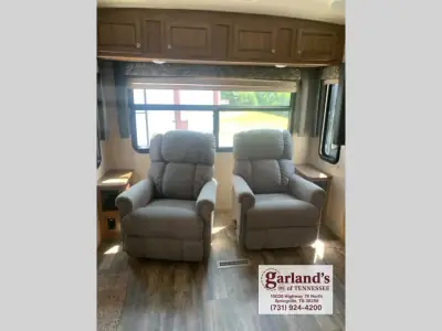 2018 Forest River Flagstaff V-Lite 30WRLIKSV photo 5