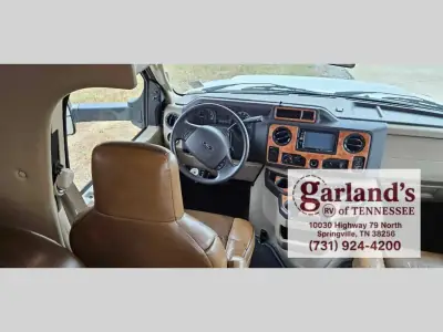 2016 Thor Motor Coach Chateau 31W photo 5