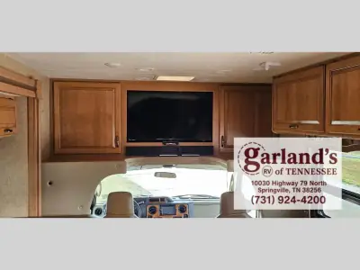 2016 Thor Motor Coach Chateau 31W photo 7
