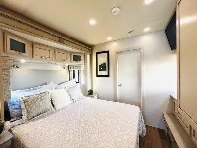 2021 Newmar CANYON STAR 3927 photo 29