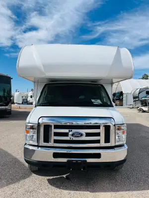 2024 Thor Motor Coach FOUR WINDS 22E photo 2