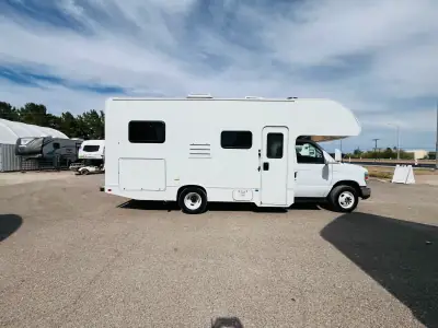 2024 Thor Motor Coach FOUR WINDS 22E photo 3