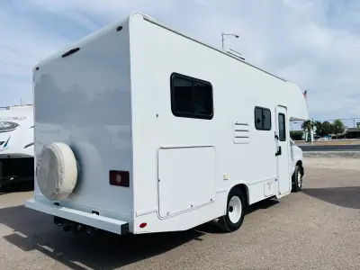 2024 Thor Motor Coach FOUR WINDS 22E photo 4