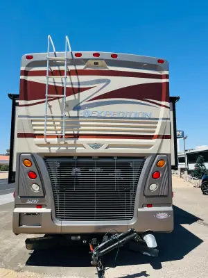 2015 Fleetwood Expedition M-38K photo 6