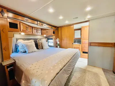 2015 Fleetwood Expedition M-38K photo 19