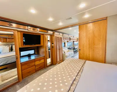 2015 Fleetwood Expedition M-38K photo 23
