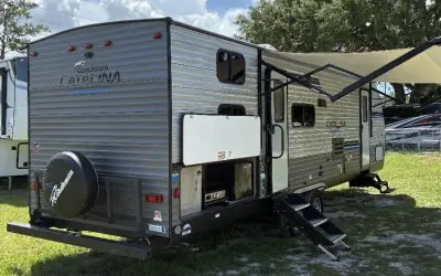 2023 Coachmen Catalina Legacy Edition 263BHSCK photo 3
