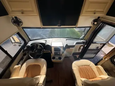 2012 Tiffin Motorhomes Allegro Breeze 32BR photo 2