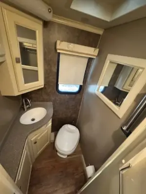 2012 Tiffin Motorhomes Allegro Breeze 32BR photo 6