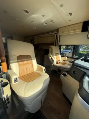 2012 Tiffin Motorhomes Allegro Breeze 32BR photo 3