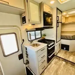 2024 Thor Motor Coach FOUR WINDS 22E photo 13