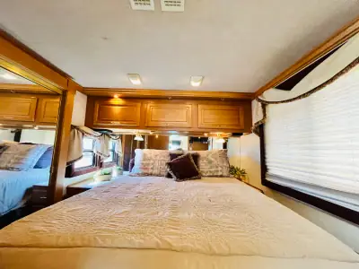 2000 Fleetwood DISCOVERY 37V photo 6
